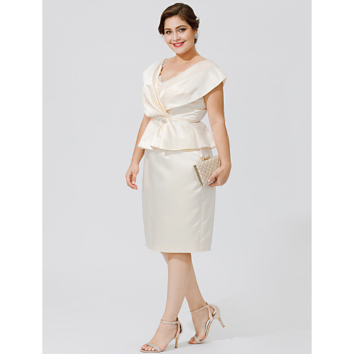 Sheath / Column Mother of the Bride Dress Chic & Modern Glamorous & Dramatic Plus Size V Neck Knee Length Satin Sleeveless with Criss Cross Appliques Crystal Brooch 2021
Sheath / Column Mother of the Bride Dress Chic & Modern Glamorous & Dramatic Plus Size V Neck Knee Length Satin Sleeveless with Criss Cross Appliques Crystal Brooch 2021