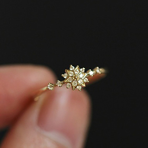 Band Ring Crystal Classic Gold 18K Gold Plated Austria Crystal Snowflake Simple Unique Design Romantic 1pc 6 7 8 9 / Women's / Promise Ring / Tail Ring
Band Ring Crystal Classic Gold 18K Gold Plated Austria Crystal Snowflake Simple Unique Design Romantic 1pc 6 7 8 9 / Women's / Promise Ring / Tail Ring