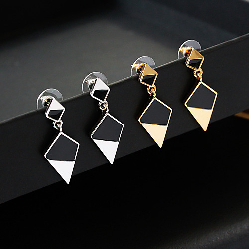 Women's Earrings Holiday Wedding Birthday Romantic Earrings Jewelry Gold / Silver For Date Street Festival 1 Pair
Women's Earrings Holiday Wedding Birthday Romantic Earrings Jewelry Gold / Silver For Date Street Festival 1 Pair