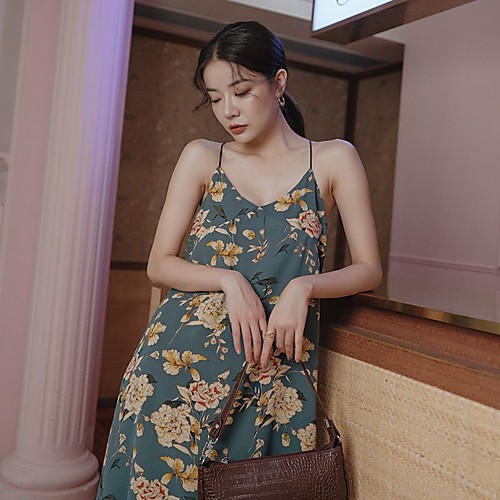 retro v-neck mid-length floral small man holiday dress female off-shoulder print inner base suspender skirt summer
retro v-neck mid-length floral small man holiday dress female off-shoulder print inner base suspender skirt summer