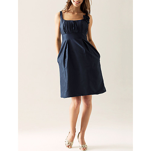 

Sheath / Column Scoop Neck Knee Length Taffeta Bridesmaid Dress with Draping / Flower / Pocket