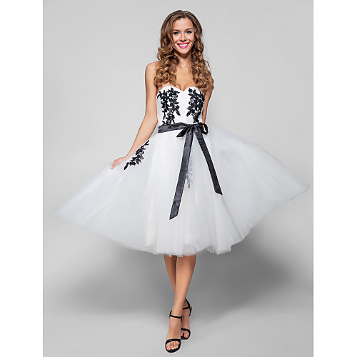 

Ball Gown Holiday Homecoming Cocktail Party Dress Sweetheart Neckline Sleeveless Knee Length Tulle with Appliques 2021