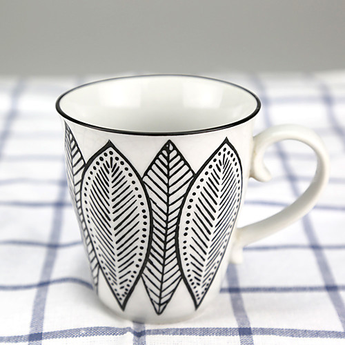 Black or silver party drinkware, strawberry blonde in video