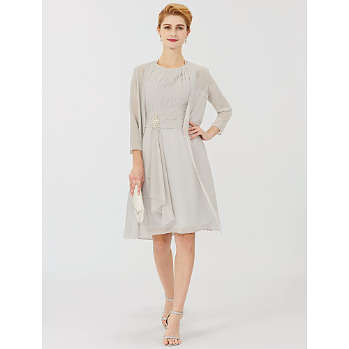 

Sheath / Column Mother of the Bride Dress Classic & Timeless Elegant & Luxurious Convertible Dress Jewel Neck Knee Length Chiffon 3/4 Length Sleeve with Criss Cross Crystal Brooch 2021