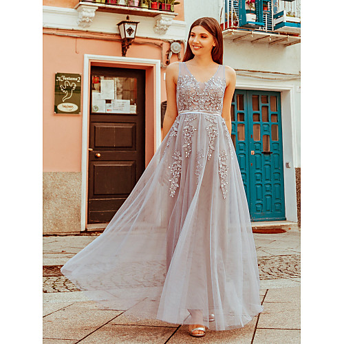 

A-Line Scoop Neck Floor Length Tulle Bridesmaid Dress with Appliques