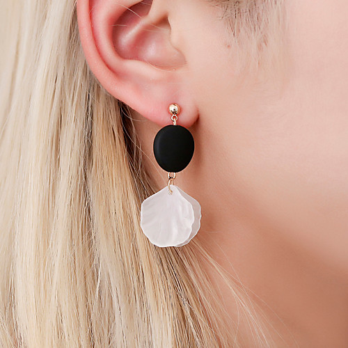 

Women's Ear Piercing Clip on Earring Ear Cuff Cameo Shell Wood Earrings Jewelry Gold For Anniversary Prom Holiday Bar Festival