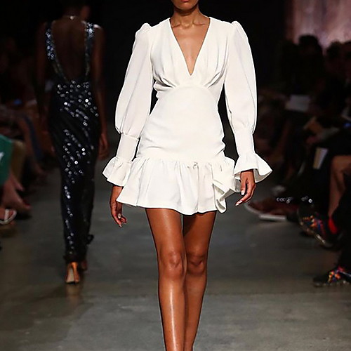 

A-Line Sexy White Homecoming Cocktail Party Dress V Neck Long Sleeve Short / Mini Spandex with Ruffles 2020