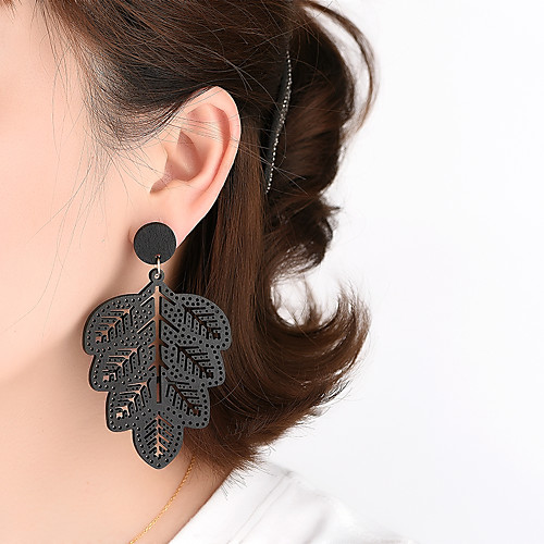 

The New Hollow Leaf Wood Earrings European And American Simple Atmosphere Wild Earrings