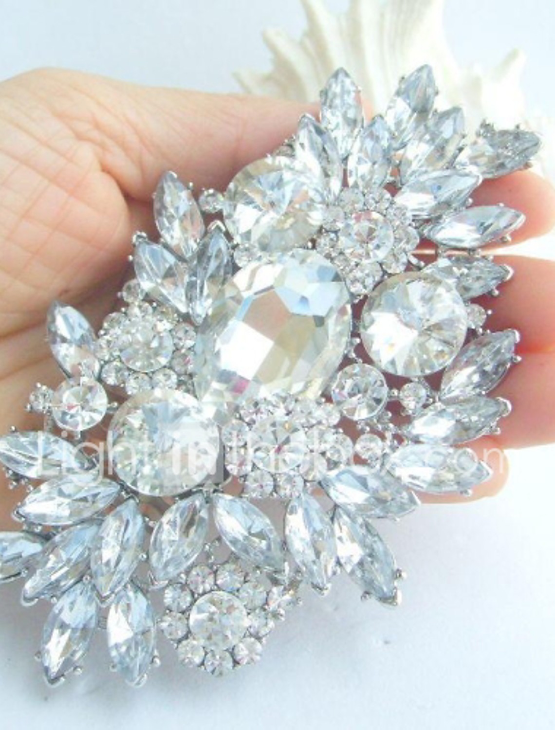 Creative Fashion Trend Crystal Flower Alloy Brooch